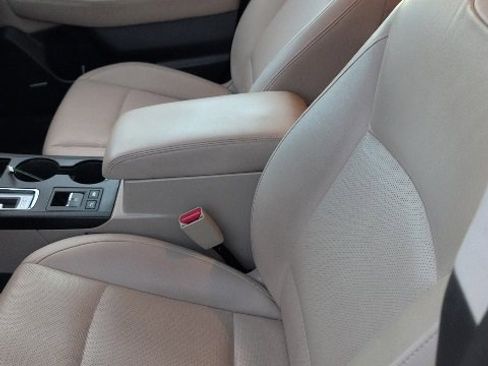 Used 2016 Subaru Outback 3.6R Limited image 2