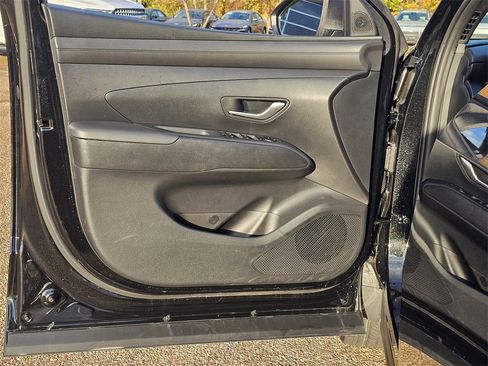 Certified 2025 Hyundai Santa Cruz SE image 14