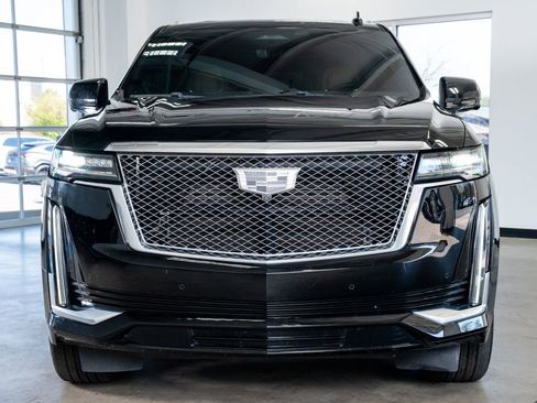 Used 2022 Cadillac Escalade Premium Luxury image 3