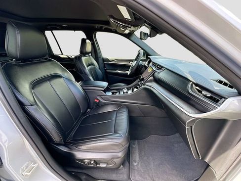 Used 2024 Jeep Grand Cherokee Limited w/ Luxury Tech Group II image 29