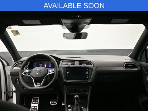 Used 2023 Volkswagen Tiguan SE R-Line image 28
