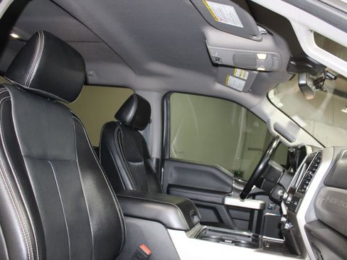 Used 2021 Ford F350 Lariat w/ Chrome Package image 18