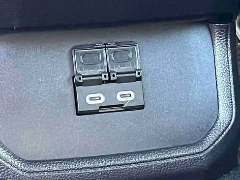 Used 2023 Toyota Highlander XLE AWD/4WD image 19
