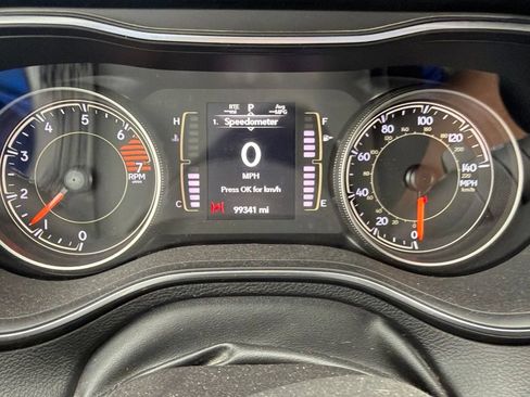 Used 2020 Jeep Cherokee Latitude Plus AWD/4WD image 6