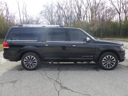 Used 2017 Lincoln Navigator L Select image 6