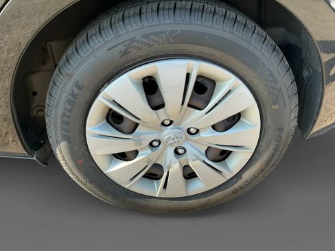 Used 2012 Toyota Yaris LE FWD image 14