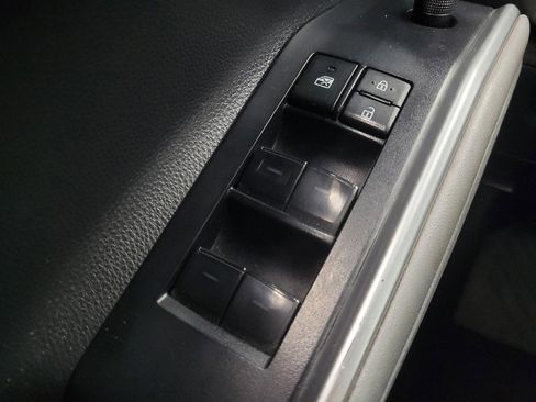 Used 2022 Toyota Highlander XLE image 27