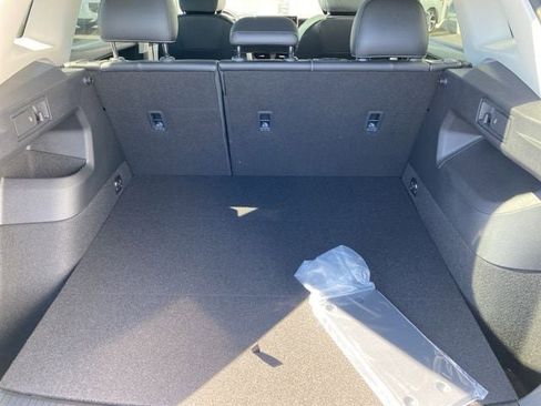 New 2025 Volkswagen Tiguan SE image 60