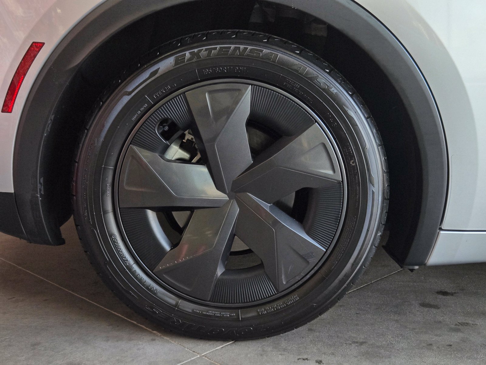 Used 2025 Toyota Prius LE FWD image 7