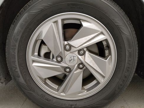 Used 2025 Hyundai Elantra SE FWD image 31