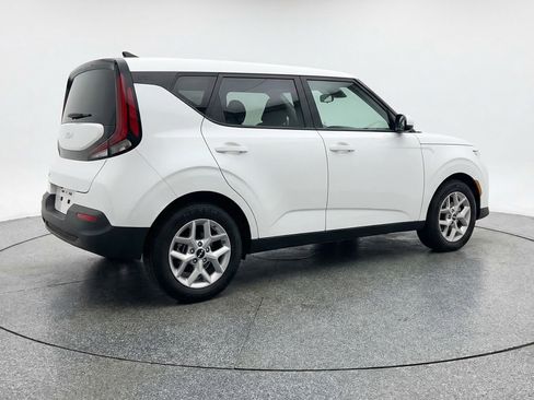 Used 2025 Kia Soul LX w/ LX Technology Package FWD image 9