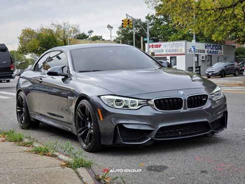 Used 2016 BMW M4 Convertible image 2