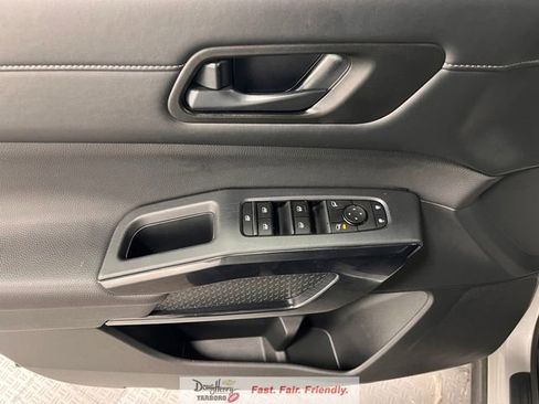 Used 2025 Nissan Pathfinder SV FWD image 27