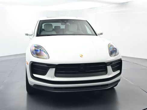 Certified 2025 Porsche Macan AWD/4WD image 18