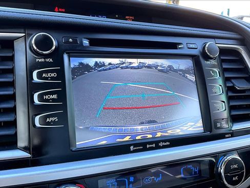 Used 2017 Toyota Highlander XLE image 26