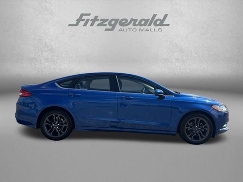Used 2018 Ford Fusion SE w/ Equipment Group 201A FWD image 4