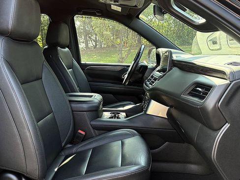 Used 2022 Chevrolet Tahoe Z71 w/ Luxury Package AWD/4WD image 14