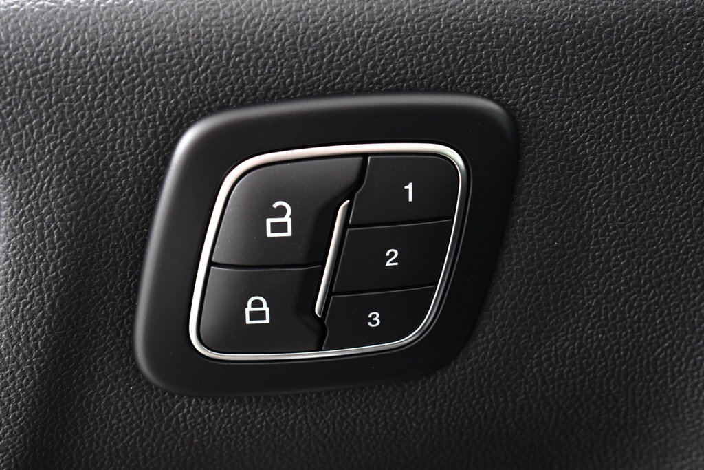 New 2025 Ford Escape SE w/ PHEV Premium Package FWD image 24