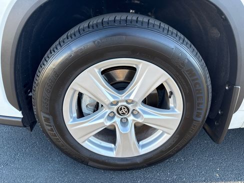 Certified 2025 Toyota Highlander LE image 6