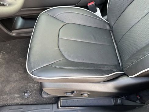 New 2026 Chrysler Pacifica Limited FWD image 23