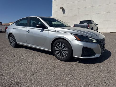 Used 2024 Nissan Altima 2.5 SV image 7