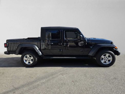 Used 2023 Jeep Gladiator Sport AWD/4WD image 2