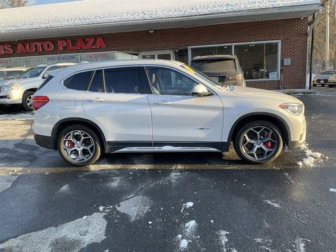 Used 2017 BMW X1 xDrive28i image 4