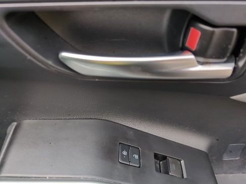 Used 2021 Toyota Highlander XLE image 26