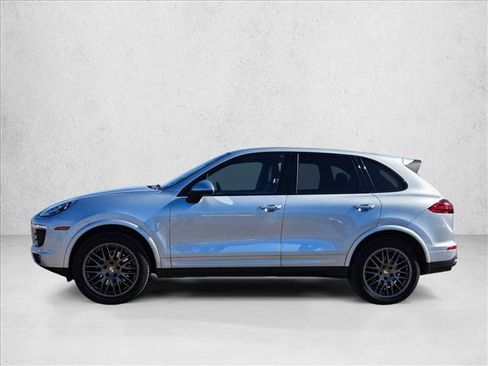 Used 2017 Porsche Cayenne Platinum Edition image 9