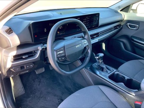 Used 2025 Kia K4 LXS image 18