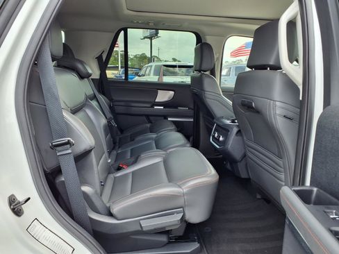 Used 2025 Ford Expedition Active image 10