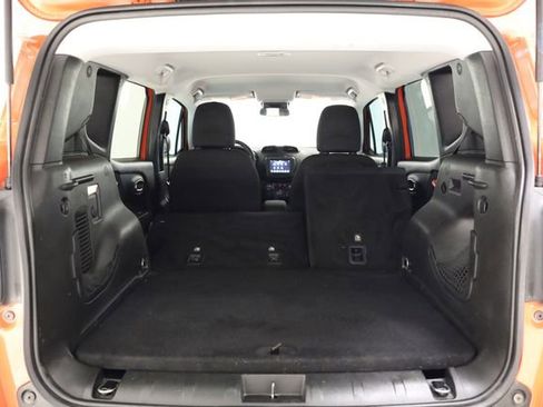 Used 2018 Jeep Renegade Latitude image 31