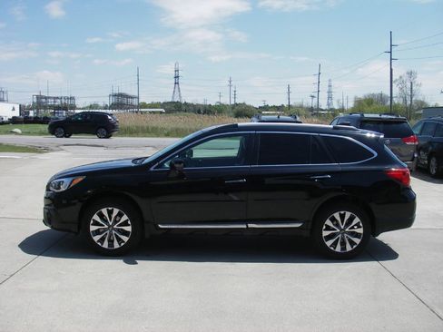 Used 2017 Subaru Outback 2.5i Touring w/ Popular Package #5A AWD/4WD image 10