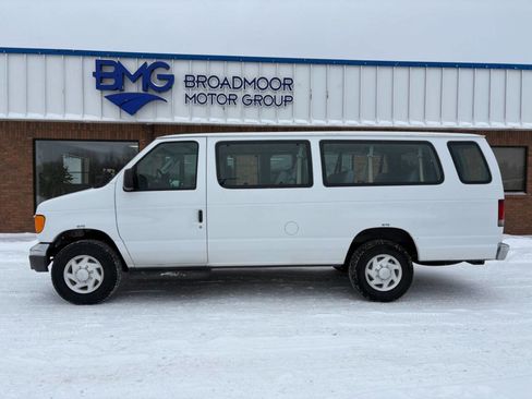 Used 2007 Ford E-350 and Econoline 350 XLT image 2