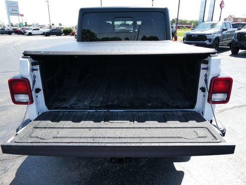 Used 2023 Jeep Gladiator Sport AWD/4WD image 19