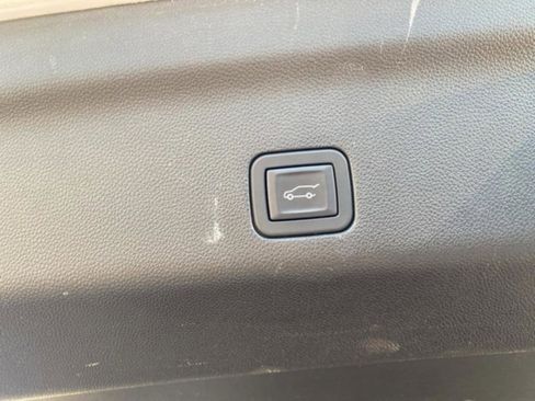 Used 2024 GMC Yukon XL Denali image 36