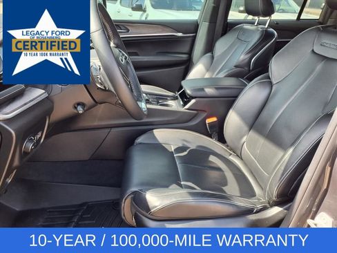 Used 2022 Jeep Grand Cherokee Overland w/ Luxury Tech Group IV AWD/4WD image 24