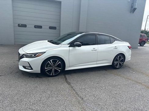 Used 2022 Nissan Sentra SR w/ SR Premium Package FWD image 3