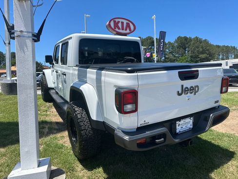 Used 2023 Jeep Gladiator Overland w/ Trailer Tow Package AWD/4WD image 5