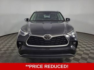 Used 2023 Toyota Highlander XLE FWD video 2