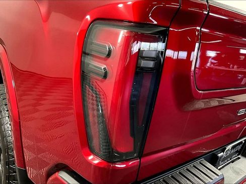 Used 2025 GMC Sierra 2500 AT4 w/ AT4 Premium Plus Package AWD/4WD image 23