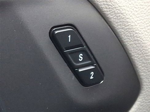 Used 2023 Chrysler Pacifica Touring-L image 23