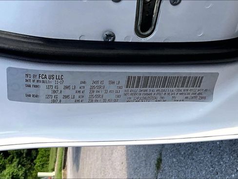 Used 2018 Jeep Cherokee Limited FWD image 36
