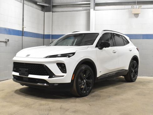 Used 2025 Buick Envision Sport Touring image 5