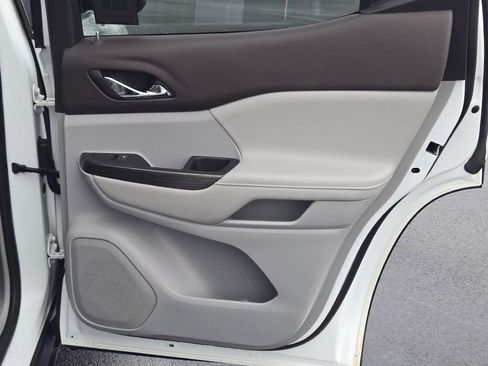 Used 2023 GMC Acadia SLT image 9