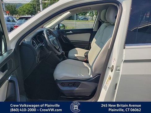 Certified 2021 Volkswagen Tiguan SE w/ Panoramic Sunroof Package AWD/4WD image 13