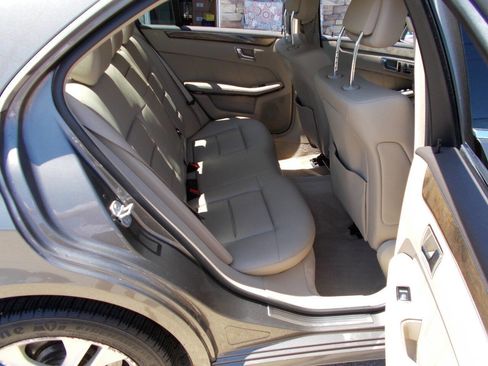 Used 2010 Mercedes-Benz E 350 4MATIC Sedan image 20