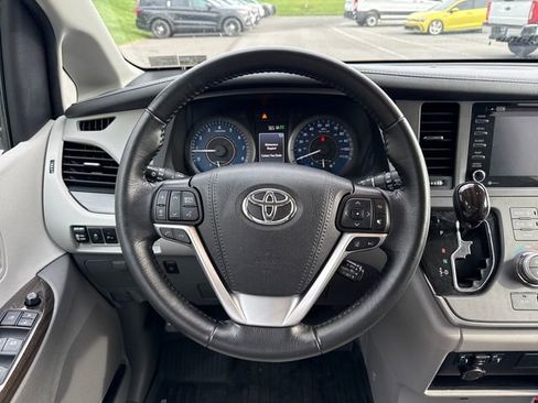Used 2020 Toyota Sienna XLE w/ XLE Navigation Package image 20