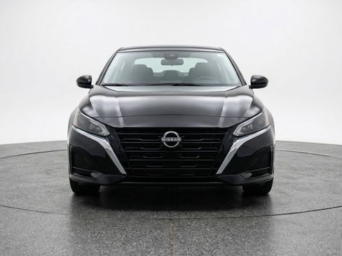 Used 2025 Nissan Altima 2.5 SV image 2