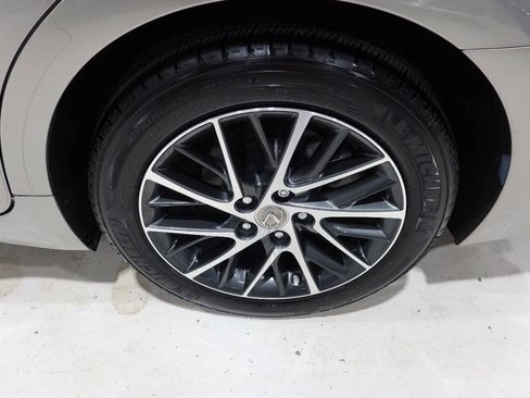Used 2018 Lexus ES 350 w/ Luxury Package w/Wood Trim FWD image 38